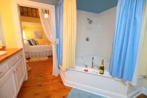 New! Sunshine Cottage for Two in Lake Country - Image 4