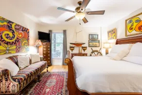 Eclectic Gem with a Garden Terrace in Midtown - Image 5