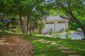 Hill Country Carriage House - Image 3