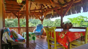 Polynesian bungalow in Moorea - Image 4