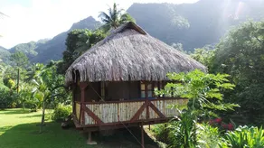 Polynesian bungalow in Moorea - Image 3