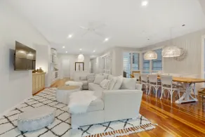 ARANA BEACHFRONT BEACH HOUSE-LUXURY COMFORT STYLE - Image 3