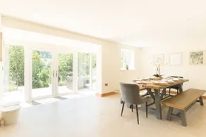Superb Cotswold Honeycomb House - Image 2