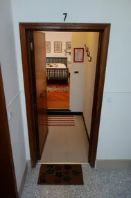 Room with separate entrance - Image 4