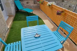 4-bedroom apartment with balcony - Image 4