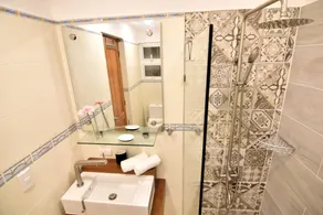 Huge &Bright 1BR Apt All in ZC in Walking Distance - Image 4