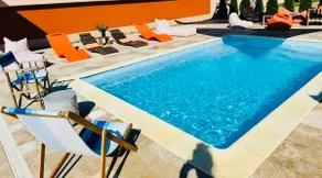Darlos 3 bedroom villa with pool and jacuzzi - Image 3