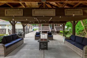 💜2 Homes w/Courtyard🥂2 blocks 2 Main-Group Trips - Image 5