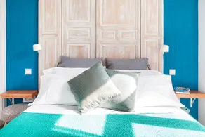 Designer Flat on Plaza with Tapas Bars - Image 4