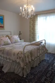 New 1 BR Furnished Guesthouse in Warm 840SF - Image 5