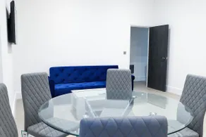 16 Queen Deluxe 2 bedroom apartment w parking - Image 4