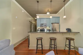 The ”June Room” Restored Historic Downtown Apt - Image 5