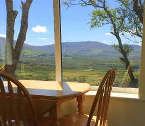MOUNTAIN COTTAGE ON RING OF KERRY - Image 3