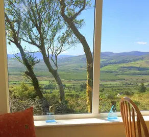 MOUNTAIN COTTAGE ON RING OF KERRY - Image 4