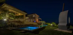 Waterfront villa with stunning views - Image 2