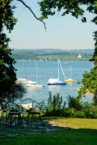 Apartment with panoramic view & lake access - Image 2