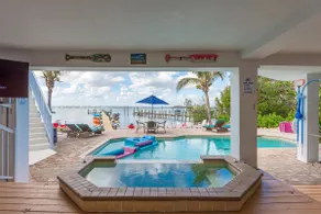 Aquarius South: Luxe 10BR/6BA , w/ heated swimming pool+spa, private dock & more - Image 5