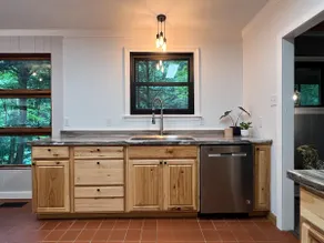 Nate's Cabin at Water's Edge - Image 4