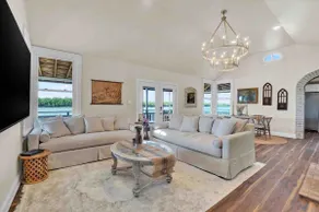 Tuscan River Retreat with Scenic River Views  - Image 5