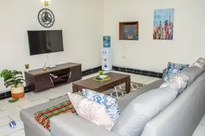 Spacious 2BR(ensuite) Near Rupa Mall-5min walk 🏡. - Image 2