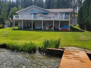 Scenic Lakefront Getaway * Private Sandy Beach - Image 3