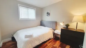 Warm & Renovated 3 Bedroom Suite - Full Kitchen - Image 5