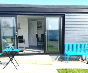'Feather's Rest' A Modern 3-bed Coastal Chalet - Image 2