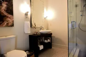 Burlingame Downtown Sophisticated Suite Spot - Image 5