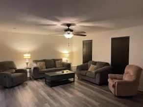 Newly Remodeled /1mile to I40/5 miles to UU - Image 2