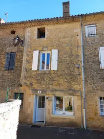 Cheerful townhouse with free parking - Image 2