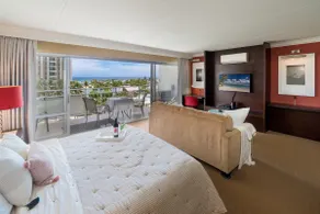 @ Marbella Lane Executive Suite, Steps to Beach - Image 2