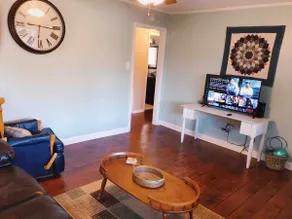 Cozy 3BR house. 9 min to LU, 10 min to downtown - Image 5