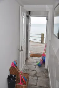 No1 The Cleave unique beachfront holiday cottage - Image 3