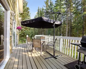 Beautiful house near the river. Close to Sundre. - Image 4