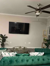 Luxury One Bedroom Apartment - Image 3