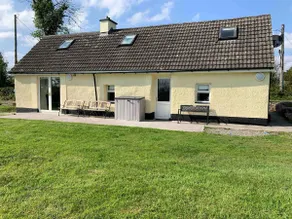 Beautiful Traditional Irish Cottage - Image 3