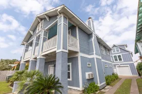 Blue House by the Beach - Upstairs Unit - Image 3