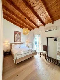 Private Hillside Retreat - Image 4