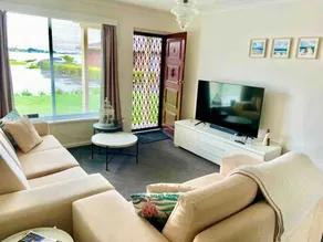 Riverside Retreat … with beautiful water views - Image 3