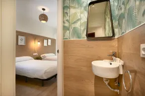 Free parking and comfort, just a few steps away from everything - Image 5
