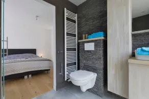 Modern apartment with large terrace - Image 5