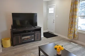 EXQUISITE 3BD HOUSE CLOSE TO AIRPORT, PL HOSP, DOWNTOWN, SLEEPS 7 - Image 2