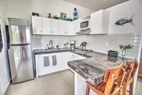 P2Golden Zone PH2: Pool, Grill + 2 Blocks to Beach - Image 2