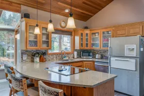 Spacious home with Gorgeous Views - Image 2