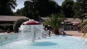 Air-conditioned chalet with pool near Arcachon - Image 2