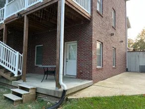 Private 1000 sq ft 1-bedroom lower level apartment - Image 3