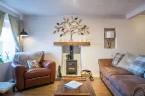 COUNTRY NEST- Cosy Spacious Holiday House - Image 3