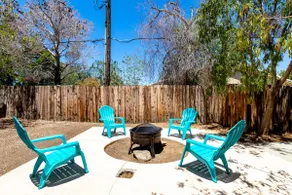 Pretty In Pink w/ Back Yard/2BR/2 Bath - Image 3