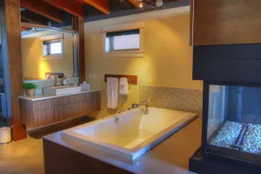 Ocean View Penthouse on Salt Spring Island - Image 5