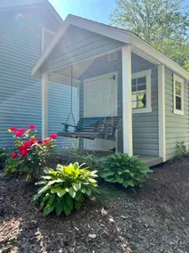 Adorable Cottage on the Lake - Image 4